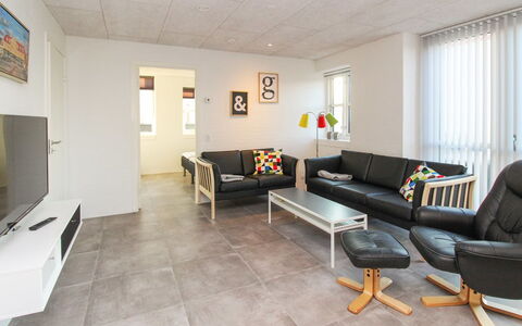 Halldis - 600M from the Sea: Mueble, Diseño De Interiores, Piso, Suelo, Pared, Sofá, Techo, Madera, Habitación, Sala