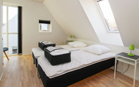 Halldis - 600M from the Sea: Mueble, Diseño De Interiores, Cama, Suelo, Piso, Habitación, Madera, Lecho, Habitación, Sábana
