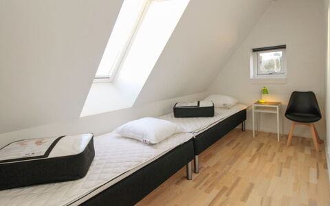 Halldis - 600M from the Sea: Piso, Suelo, Diseño De Interiores, Madera, Habitación, Cama, Mueble, Habitación, Marco De La Cama, Techo