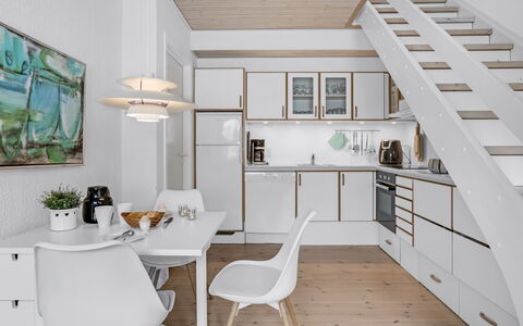 Radica - 50M from the Sea: Diseño De Interiores, Piso, Mueble, Cocina, Madera, Techo, Suelo, Lámpara, Suelos De Madera, Encendiendo