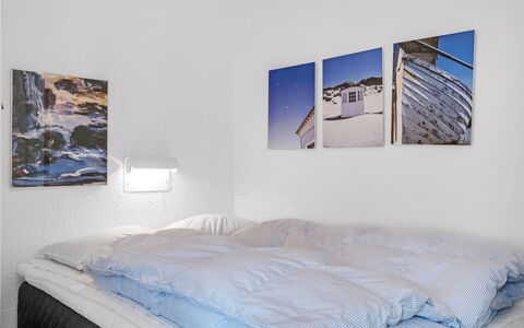 Radica - 50M from the Sea: Habitación, Cama, Lecho, Sábana, Linos, Congelación, Marco De La Cama, Nieve, Invierno, Capa De Hielo