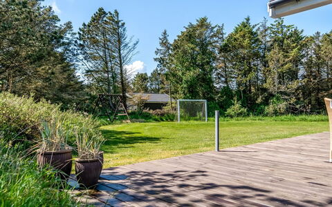 Brunetta - 800M from the Sea: Verde, Arbusto, Jardín, El Terreno Del Lote, Cobertura Del Suelo, Sombra, Césped, Paisajismo, Yarda, Pasarela