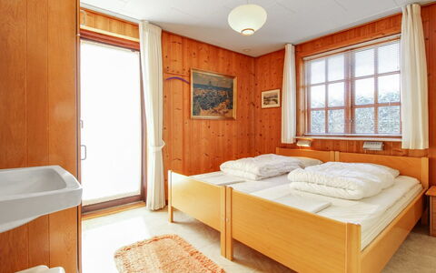 Ehmi - 500M from the Sea: Madera, Mueble, Diseño De Interiores, Habitación, Cama, Suelo, Piso, Casa, Habitación, Marco De La Cama