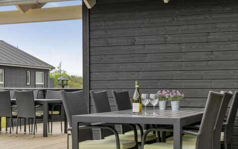 Ina - 1.2Km from the Sea: Madera, Mueble, Mueble Para Exteriores, Mesa Al Aire Libre, Madera Dura, Tablón, Silla, Manchas De Madera, Cocina Y Comedor Mesa