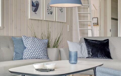 Ina - 1.2Km from the Sea: Mueble, Piso, Diseño De Interiores, Suelo, Sala, Sofá, Casa, Arrojar La Almohada, Amortiguar, Almohada