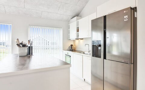 Edgar - 1.5Km from the Sea: Cocina, Diseño De Interiores, Piso, Aparato De Cocina, Mostrador, Techo, Suelo, Madera, Electrodoméstico, Mueble