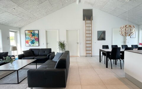 Dwerg - 1.5Km from the Sea: Piso, Madera, Techo, Suelo, Diseño De Interiores, Casa, Sala, Mueble, Sofá, Habitación