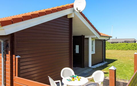 Armgard - 300M from the Sea: Hierba, Pradera, El Terreno Del Lote, Cabaña, Área Rural, Prado, Edificios Del Jardín, Jardín, Cobertizo