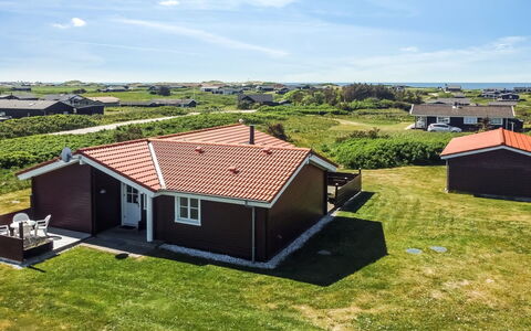 Armgard - 300M from the Sea: Hierba, Pradera, El Terreno Del Lote, Cabaña, Área Rural, Prado, Edificios Del Jardín, Jardín, Cobertizo