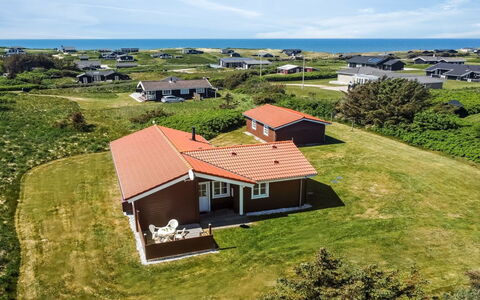 Armgard - 300M from the Sea: Hierba, Pradera, El Terreno Del Lote, Cabaña, Área Rural, Prado, Edificios Del Jardín, Jardín, Cobertizo