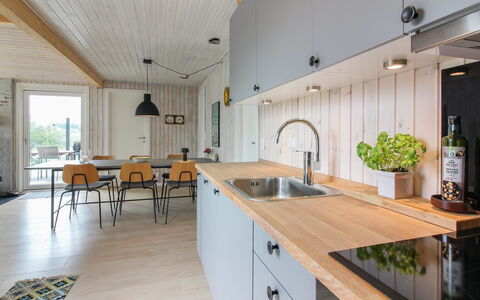 Marino - 480M from the Sea: Cocina, Mostrador, Madera, Piso, Mueble, Diseño De Interiores, Aparato De Cocina, Gabinetes, Cocina Y Comedor Mesa, Suelo