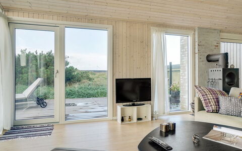 Marino - 480M from the Sea: Madera, Piso, Suelo, Suelos De Madera, Diseño De Interiores, Techo, Casa, Sala, Habitación, Madera Dura