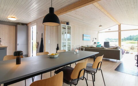 Marino - 480M from the Sea: Madera, Mueble, Cocina Y Comedor Mesa, Techo, Casa, Mesa, Silla, Lámpara, Comedor, Madera Dura