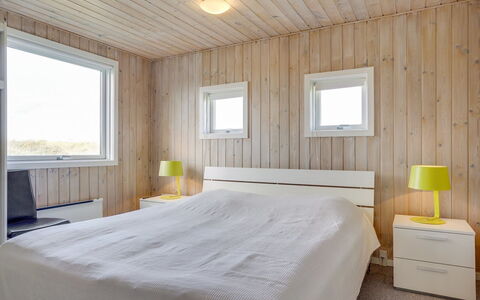 Marino - 480M from the Sea: Piso, Madera, Diseño De Interiores, Suelo, Techo, Habitación, Cama, Suelos De Madera, Habitación, Encendiendo