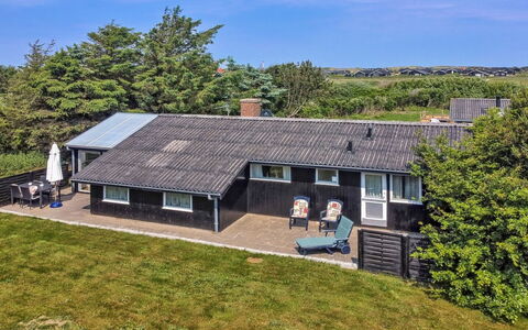 Arben - 900M from the Sea: Casa, Casa, Techo, Barrio Residencial, Cabaña, Inmuebles, Casa De Campo, Césped, Paisajismo, Vía Muerta