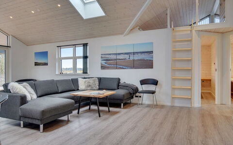 Amitola - 700M from the Sea: Madera, Piso, Diseño De Interiores, Techo, Suelo, Casa, Suelos De Madera, Sala, Sofá, Departamento