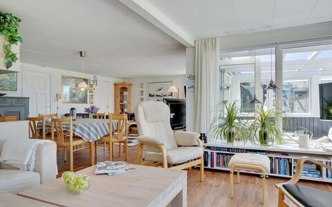 Ecaterina - 100M from the Sea: Mueble, Diseño De Interiores, Piso, Suelo, Sofá, Madera, Techo, Sala, Silla, Habitación