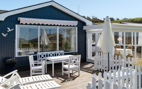 Ecaterina - 100M from the Sea: Porche, Mueble, Casa, Puerta, Techo, Cabaña, Sombra, Silla, Cubierta, Mueble Para Exteriores