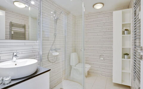 Meglena - 50M from the Sea: Baño, Arreglo De Tubería, Pared, Diseño De Interiores, Piso, Lavabo Del Baño, Suelo, Techo, Plomería, Lavabo