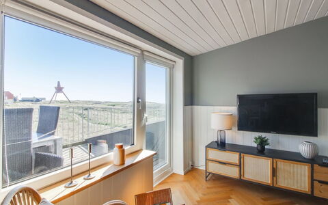 Meglena - 50M from the Sea: Piso, Suelo, Madera, Diseño De Interiores, Techo, Encendiendo, Suelos De Madera, Mueble, Habitación, Departamento
