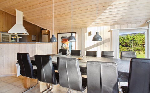 Synnöve - 550M from the Sea: Madera, Piso, Manchas De Madera, Gabinetes, Mostrador, Cocina, Arreglo De Tubería, Madera Dura, Material Natural, Lavabo