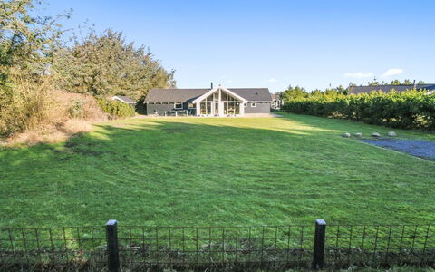 Synnöve - 550M from the Sea: Hierba, Casa, Casa, Llanura, El Terreno Del Lote, Césped, Cabaña, Jardín, Inmuebles