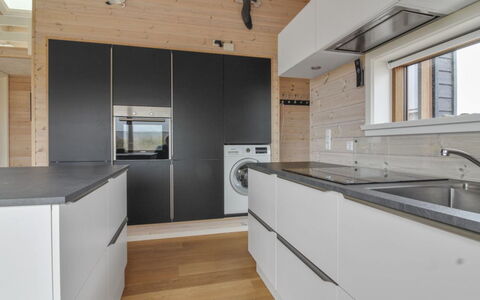 Tuire - 250M from the Sea: Cocina, Mostrador, Piso, Madera, Gabinetes, Diseño De Interiores, Aparato De Cocina, Suelo, Techo, Electrodoméstico