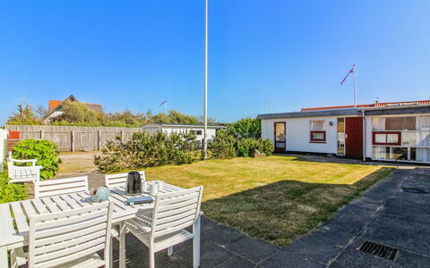 Evangelina - 350M from the Sea: Casa, Inmuebles, Sombra, Yarda, Entrada De Coches, Villa