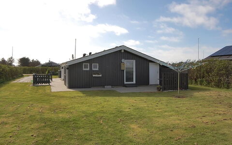Engelbrecht - 400M from the Sea: Casa, Casa, Puerta, Techo, Cabaña, Inmuebles, Jardín, Sombra, Vía Muerta, Yarda