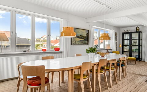 Bruse - 125M from the Sea: Diseño De Interiores, Piso, Mueble, Madera, Suelo, Techo, Mesa, Cocina Y Comedor Mesa, Suelos De Madera, Comedor