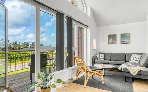 Keimo - 600M from the Sea: Techo, Piso, Diseño De Interiores, Suelo, Material Compuesto, Mueble, Recurso, Hotel, Diseño, La Luz Del Día