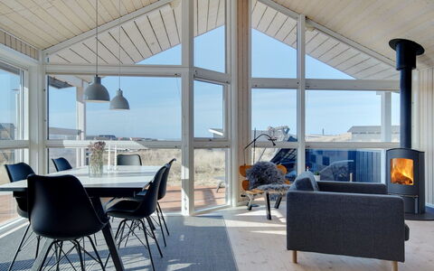 Ulf - 100M from the Sea: Madera, Techo, Casa, Suelo, Cabaña, Porche, Silla, Sala, Madera Dura