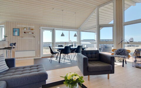 Ulf - 100M from the Sea: Madera, Techo, Diseño De Interiores, Suelo, Piso, Casa, Suelos De Madera, Departamento, Sala, Madera Dura