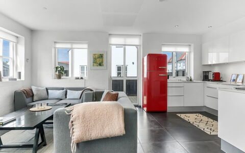 Hilma - 600M from the Sea: Casa, Casa, Puerta, Techo, Cabaña, Inmuebles, Jardín, Sombra, Vía Muerta, Yarda