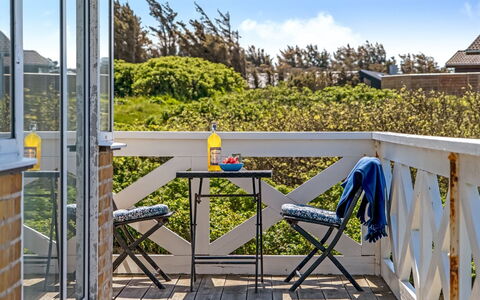Mielikki - 200M from the Sea: Casa, Casa, Puerta, Techo, Cabaña, Inmuebles, Jardín, Sombra, Vía Muerta, Yarda