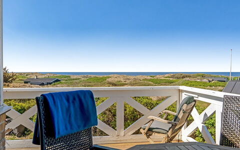 Mielikki - 200M from the Sea: Casa, Casa, Puerta, Techo, Cabaña, Inmuebles, Jardín, Sombra, Vía Muerta, Yarda