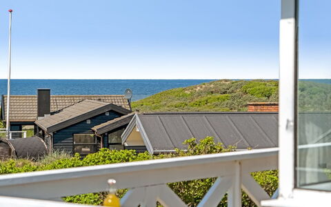 Mielikki - 200M from the Sea: Casa, Casa, Puerta, Techo, Cabaña, Inmuebles, Jardín, Sombra, Vía Muerta, Yarda
