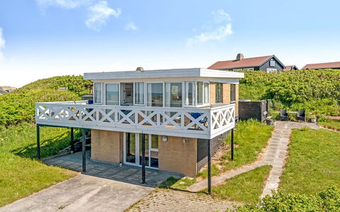 Mielikki - 200M from the Sea: Casa, Casa, Puerta, Techo, Cabaña, Inmuebles, Jardín, Sombra, Vía Muerta, Yarda
