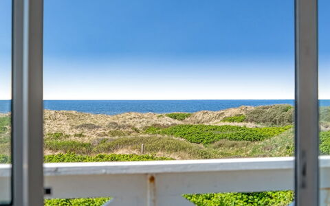 Mielikki - 200M from the Sea: Casa, Casa, Puerta, Techo, Cabaña, Inmuebles, Jardín, Sombra, Vía Muerta, Yarda