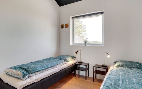 Moreen - 1.5Km from the Sea: Pared, Madera, Piso, Suelo, Techo, Habitación, Diseño De Interiores, Casa, Cama, Habitación