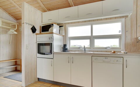 Viktoria - 400M from the Sea: Madera, Piso, Suelo, Diseño De Interiores, Cocina, Techo, Mostrador, Habitación, Lavabo, Gabinetes