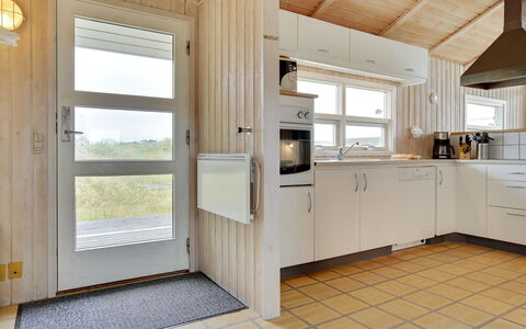 Viktoria - 400M from the Sea: Madera, Piso, Cocina, Techo, Suelo, Diseño De Interiores, Gabinetes, Habitación, Mostrador, Casa