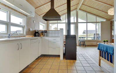 Viktoria - 400M from the Sea