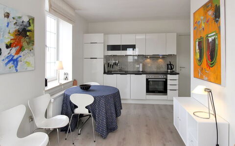Lenaya - 75M from the Sea: Mueble, Diseño De Interiores, Piso, Suelo, Cocina, Madera, Techo, Habitación, Silla, Mesa
