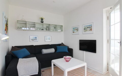 Lenaya - 75M from the Sea: Mueble, Diseño De Interiores, Sofá, Piso, Sala, Suelo, Habitación, Departamento, Casa, Encendiendo