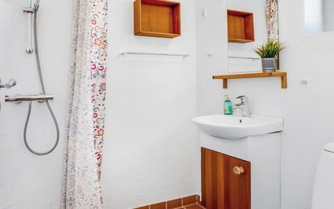 Adla - 450M from the Sea: Baño, Arreglo De Tubería, Piso, Diseño De Interiores, Lavabo Del Baño, Suelo, Lavabo, Grifo, Plomería, Baño