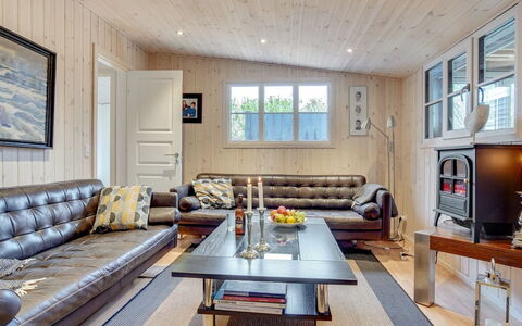 Janakij - 475M from the Sea: Mueble, Sofá, Diseño De Interiores, Madera, Sala, Techo, Piso, Habitación, Casa, Encendiendo