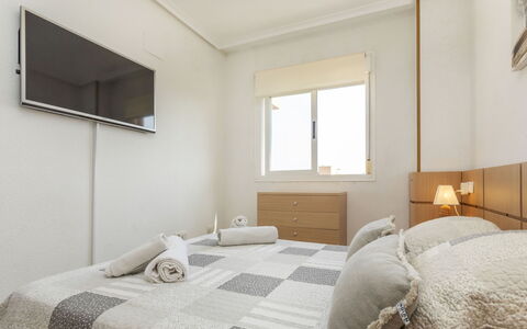 Torremar: Mueble, Cama, Diseño De Interiores, Habitación, Suelo, Piso, Pared, Madera, Lecho, Techo