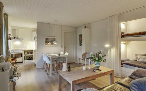 Ingert - 250M from the Sea: Mueble, Diseño De Interiores, Piso, Suelo, Sofá, Madera, Techo, Habitación, Sala, Encendiendo