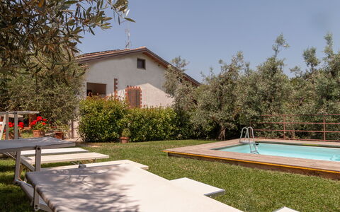 Residenza la Casuccia: Piscina, Casa, Patio Interior, Inmuebles, Jardín, Mueble Para Exteriores, Recurso, Casa De Campo, Hacienda, Yarda